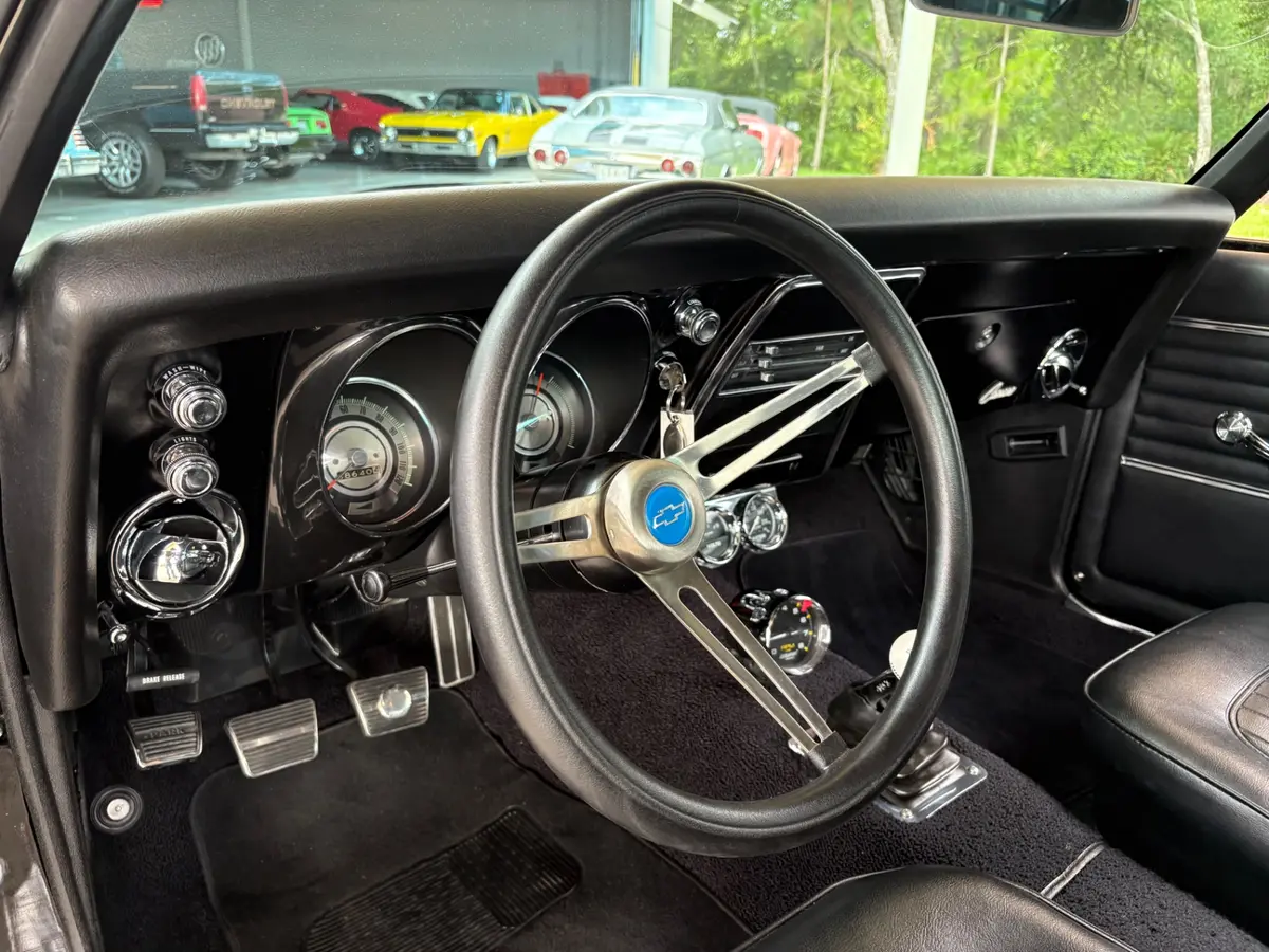 Vehicle photo 33