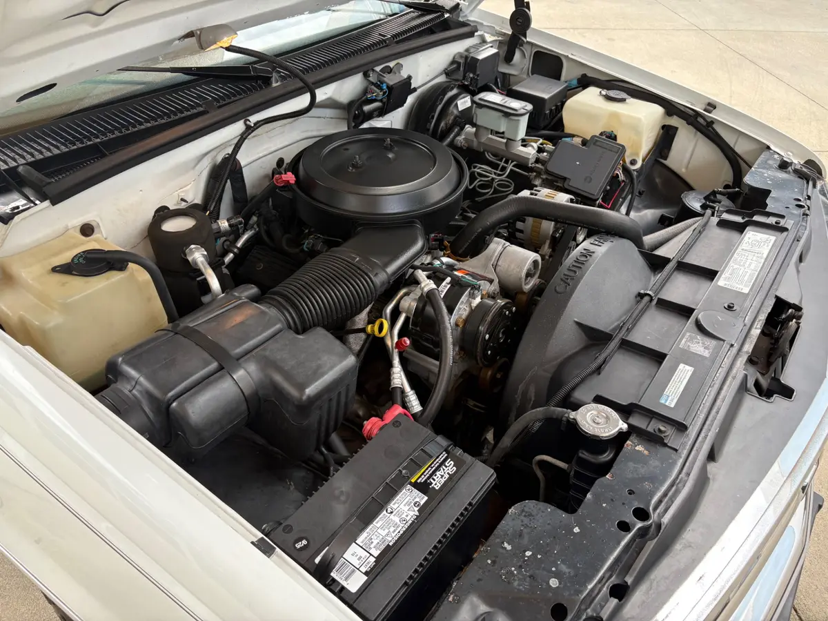 Vehicle photo 26