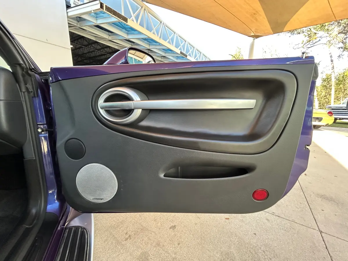 Vehicle photo 32