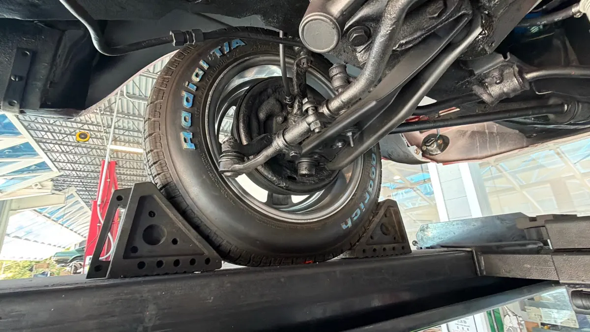 Vehicle photo 48