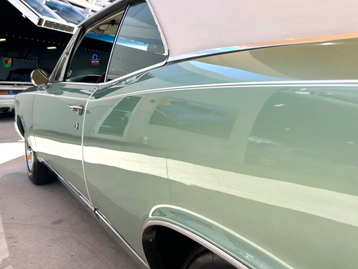 Vehicle photo 12