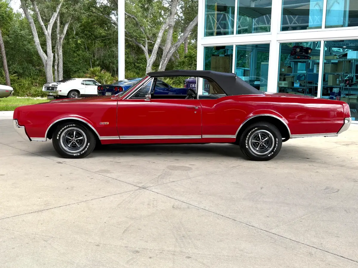Vehicle photo 23