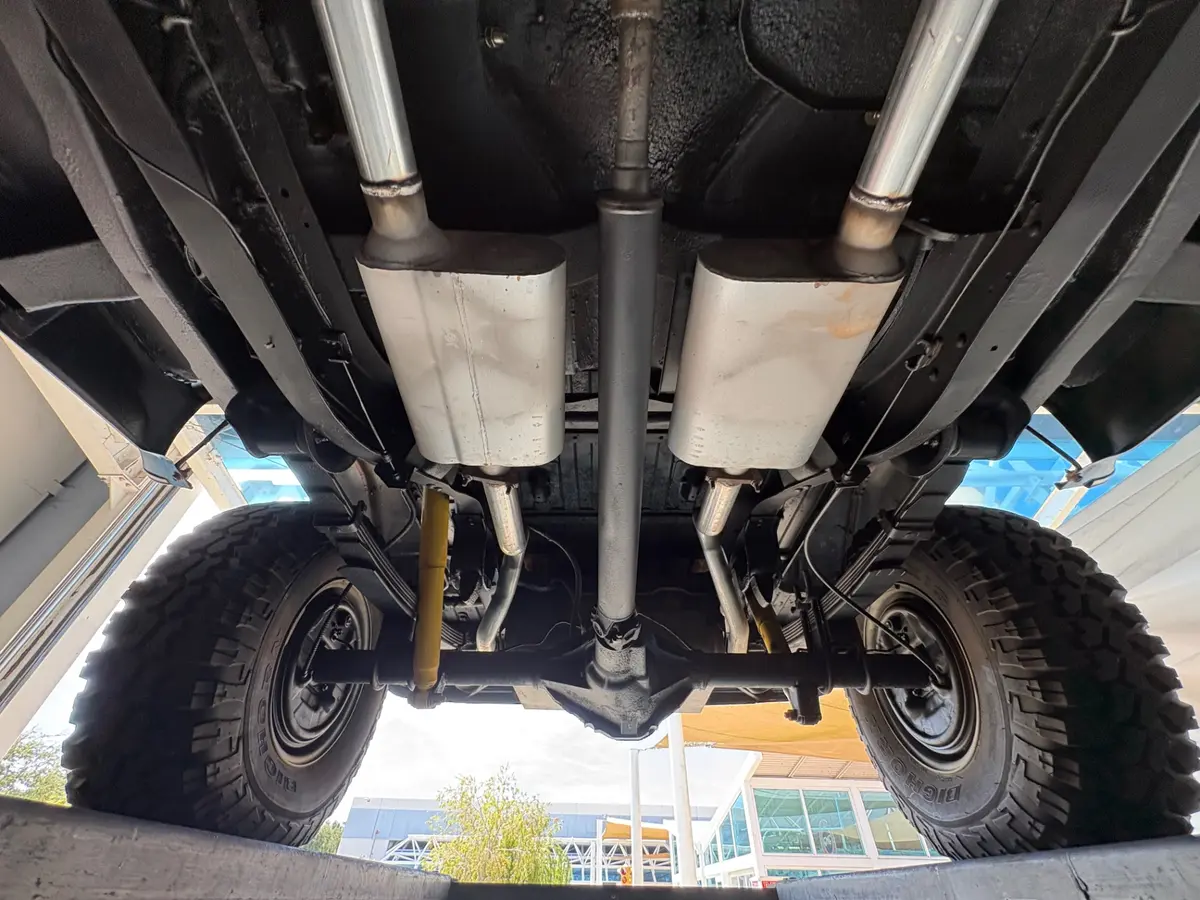 Vehicle photo 54