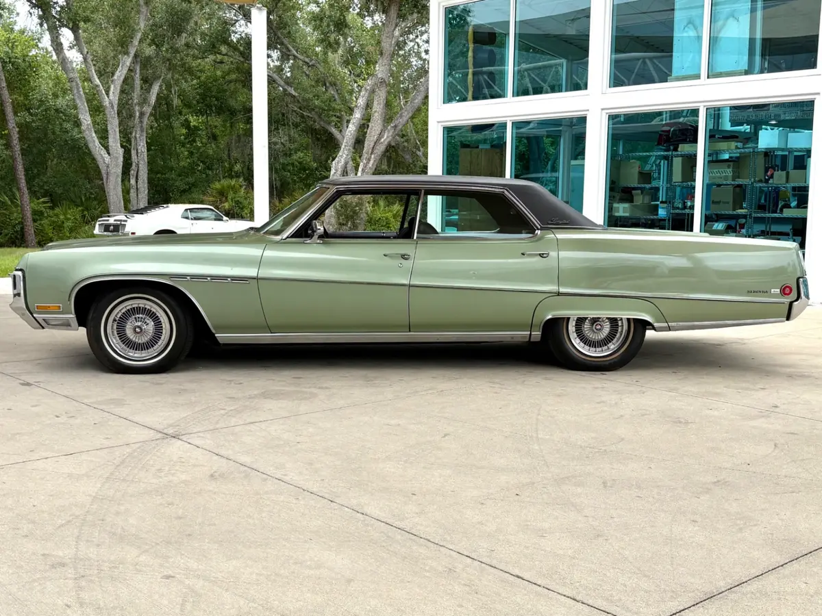 Vehicle photo 10