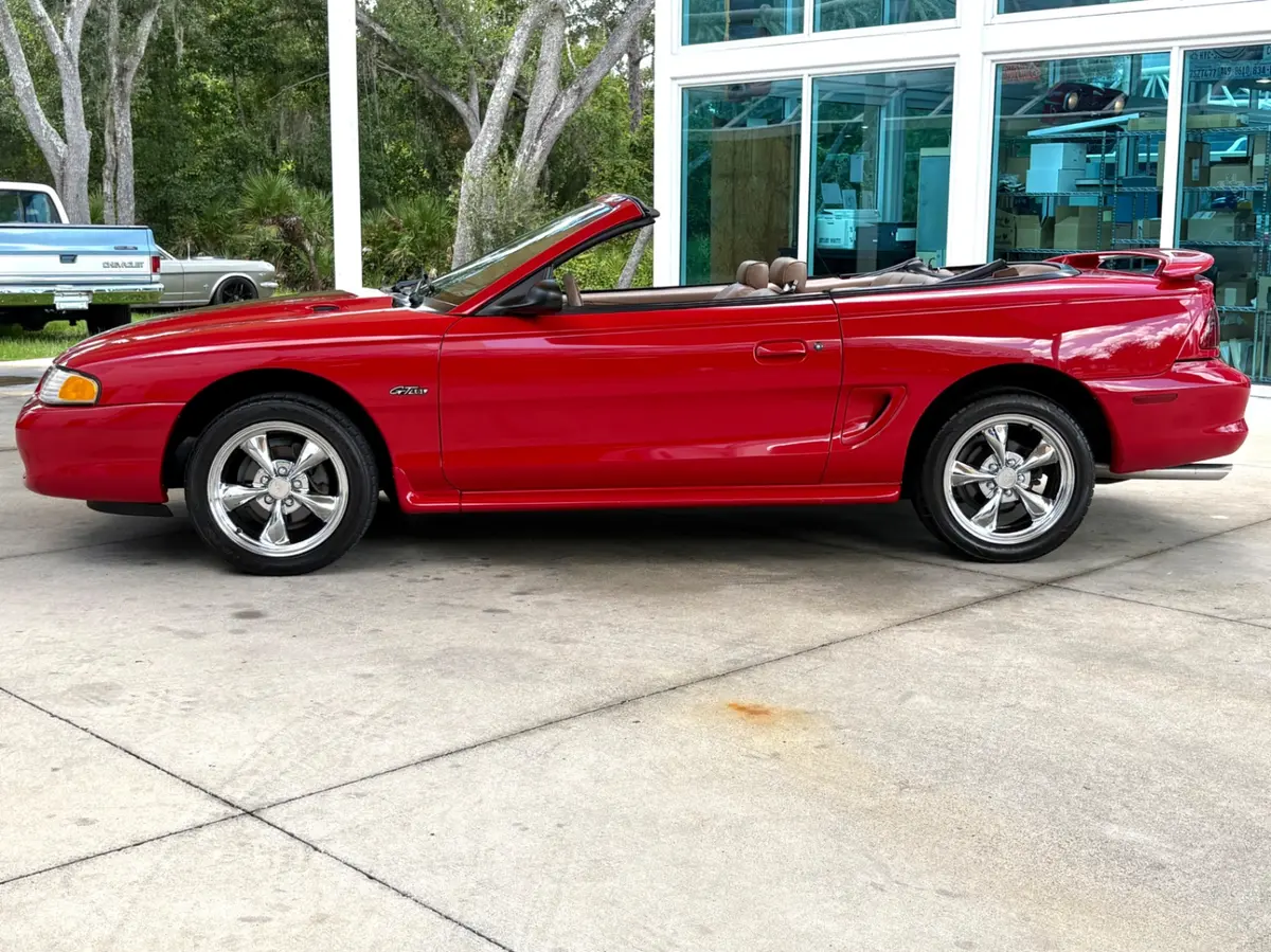 Vehicle photo 10