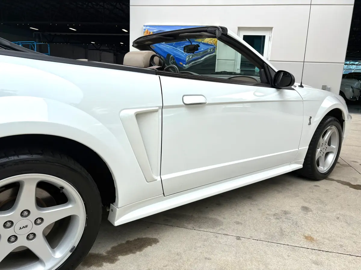 Vehicle photo 17