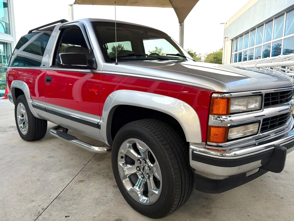Vehicle photo 18