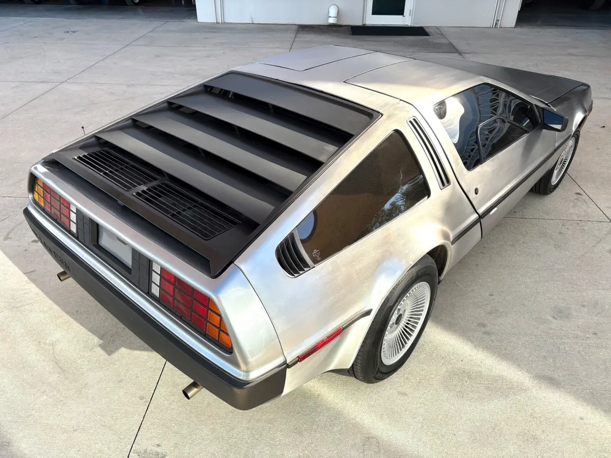 Vehicle photo 22