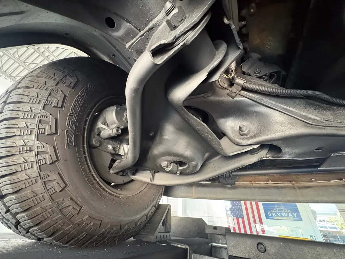 Vehicle photo 49
