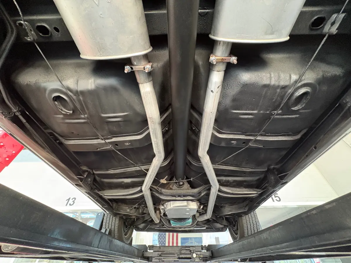 Vehicle photo 52