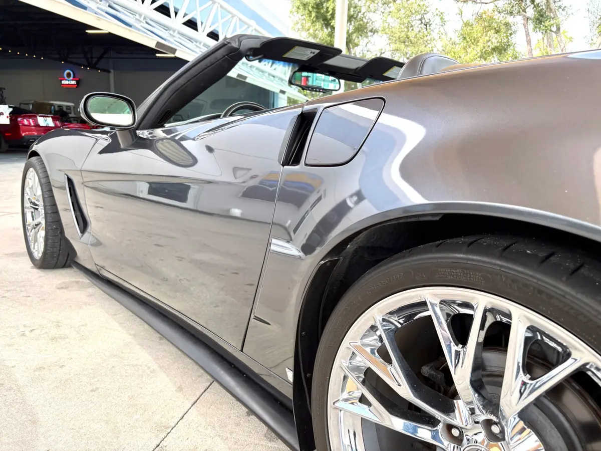 Vehicle photo 14