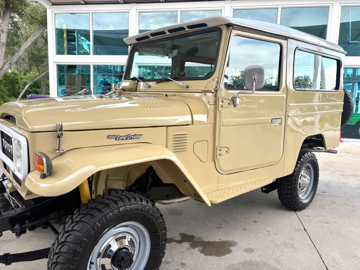 Vehicle photo 11
