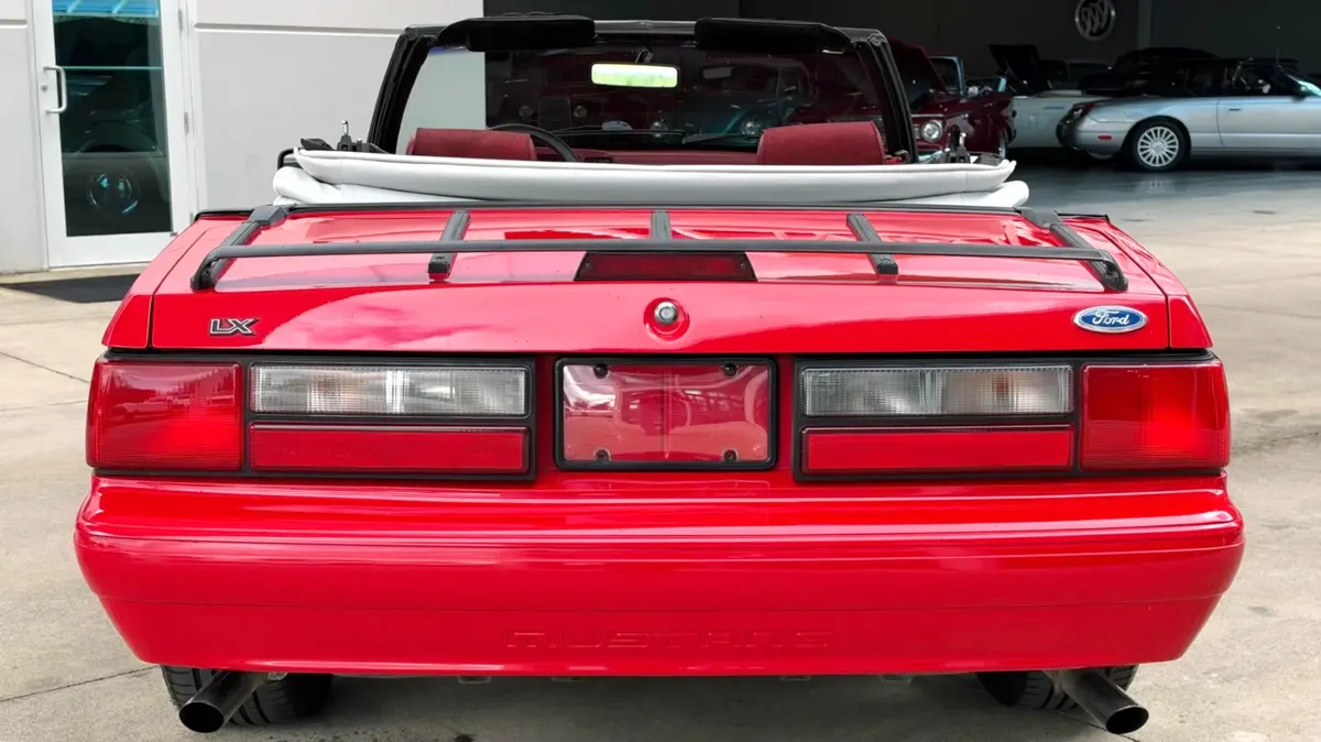Vehicle photo 7