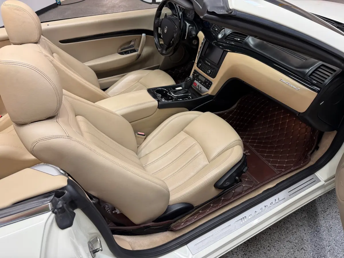 Vehicle photo 33