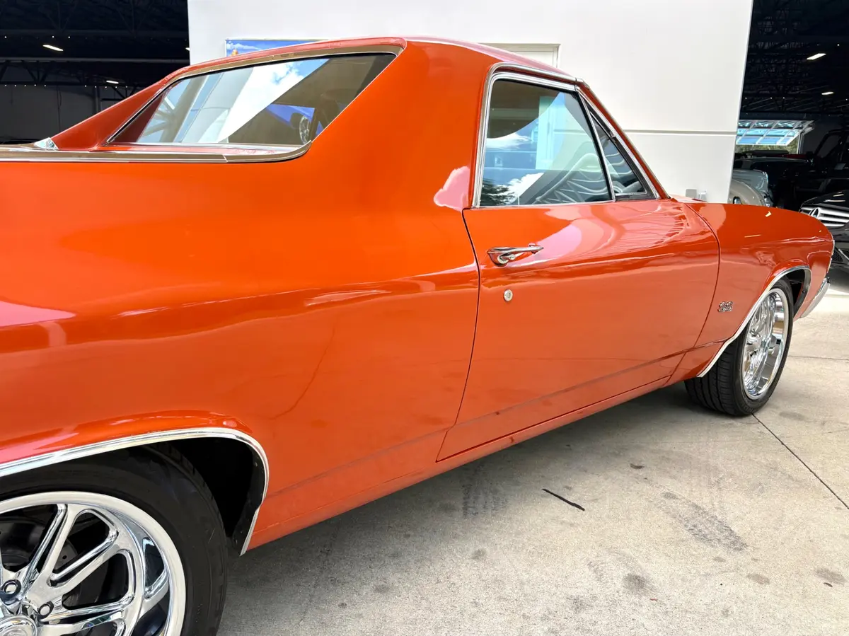 Vehicle photo 17