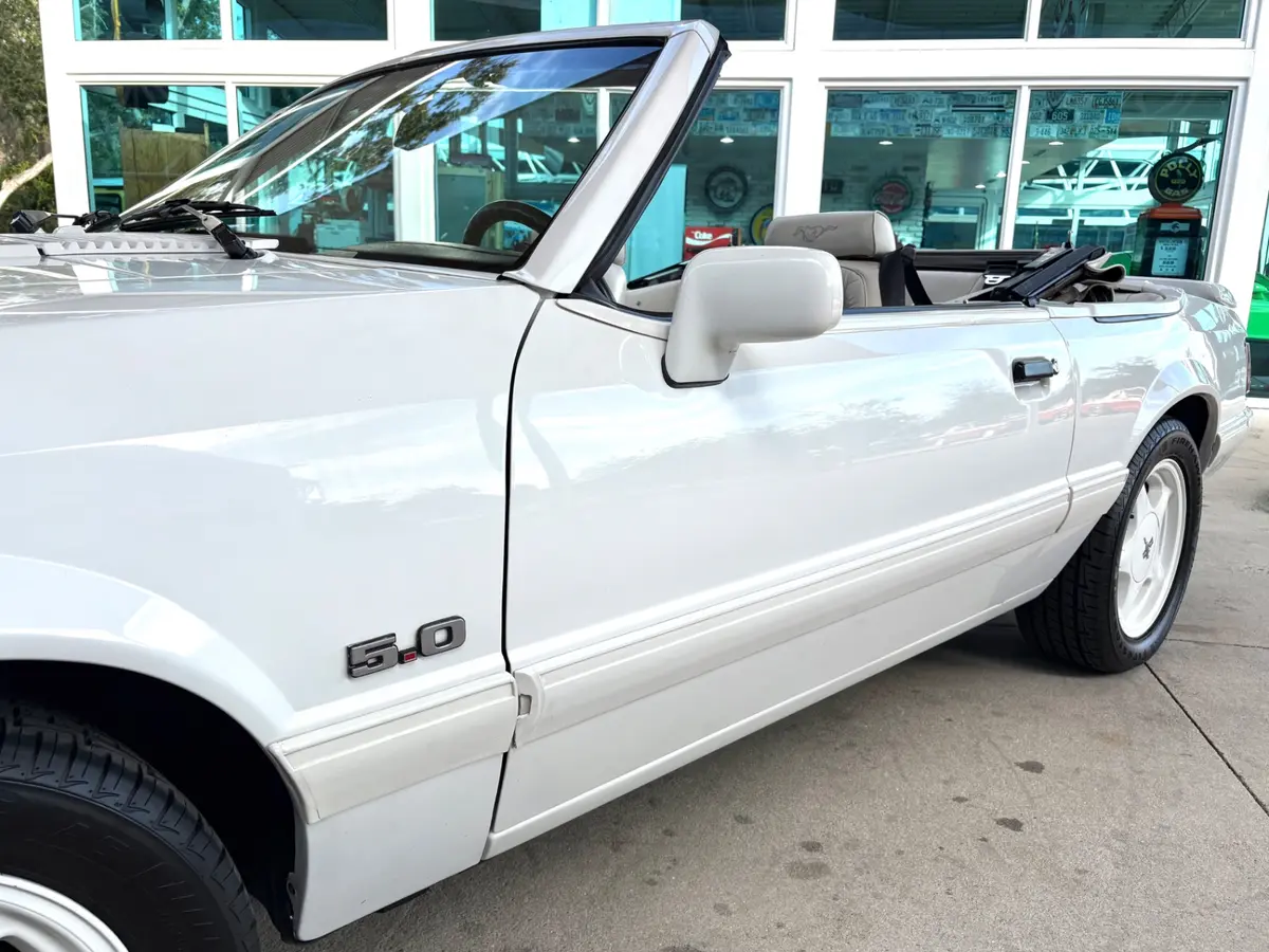 Vehicle photo 14