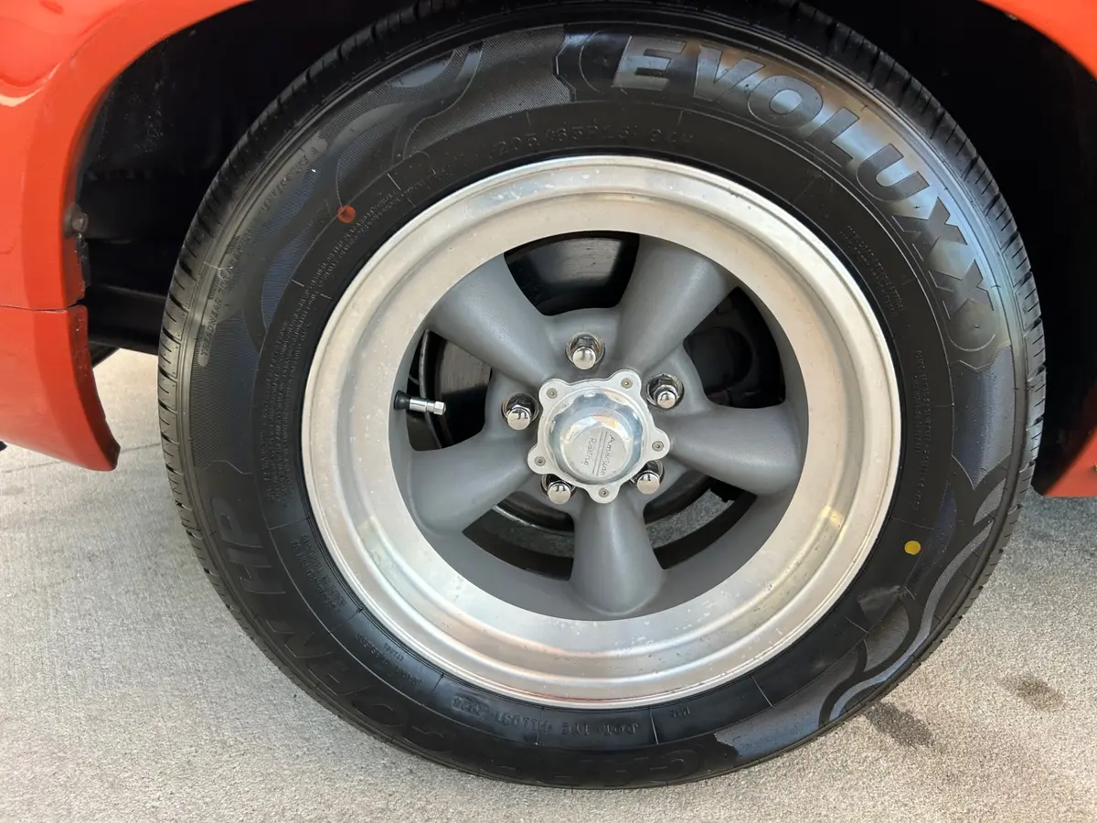 Vehicle photo 21