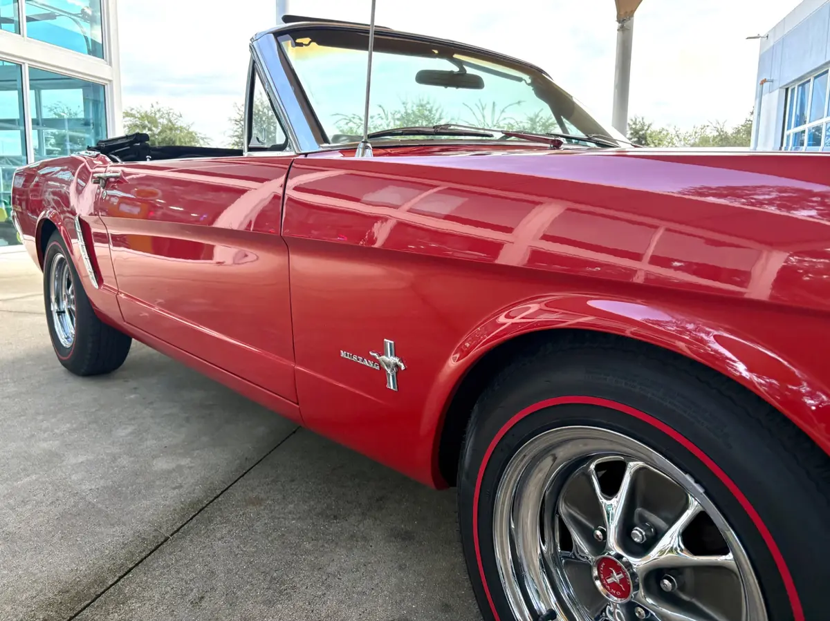Vehicle photo 18