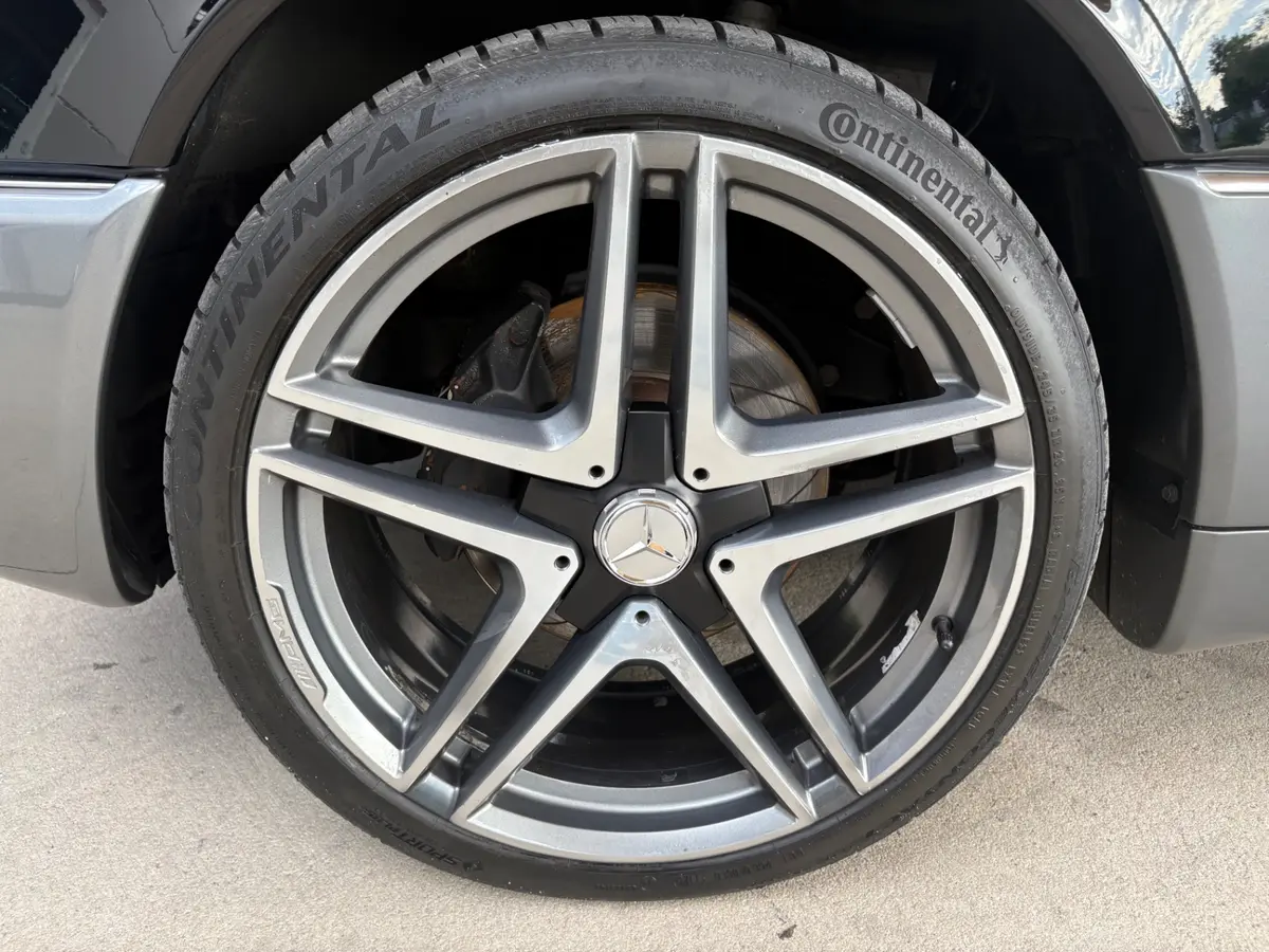 Vehicle photo 21