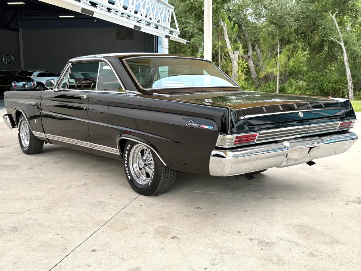 Vehicle photo 9