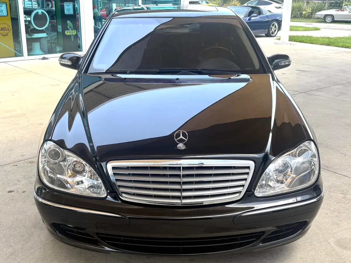 Vehicle photo 3