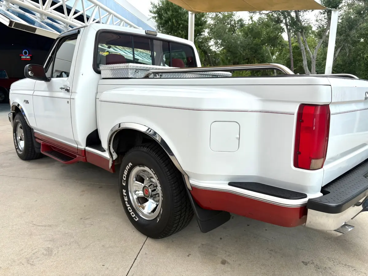 Vehicle photo 15