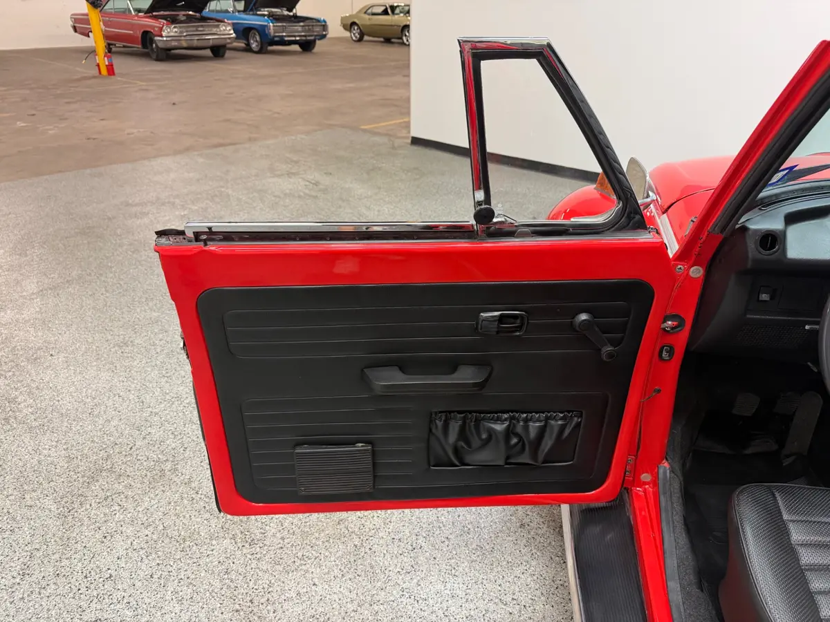 Vehicle photo 18