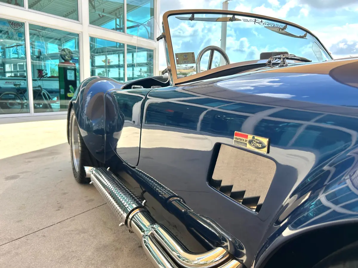 Vehicle photo 16