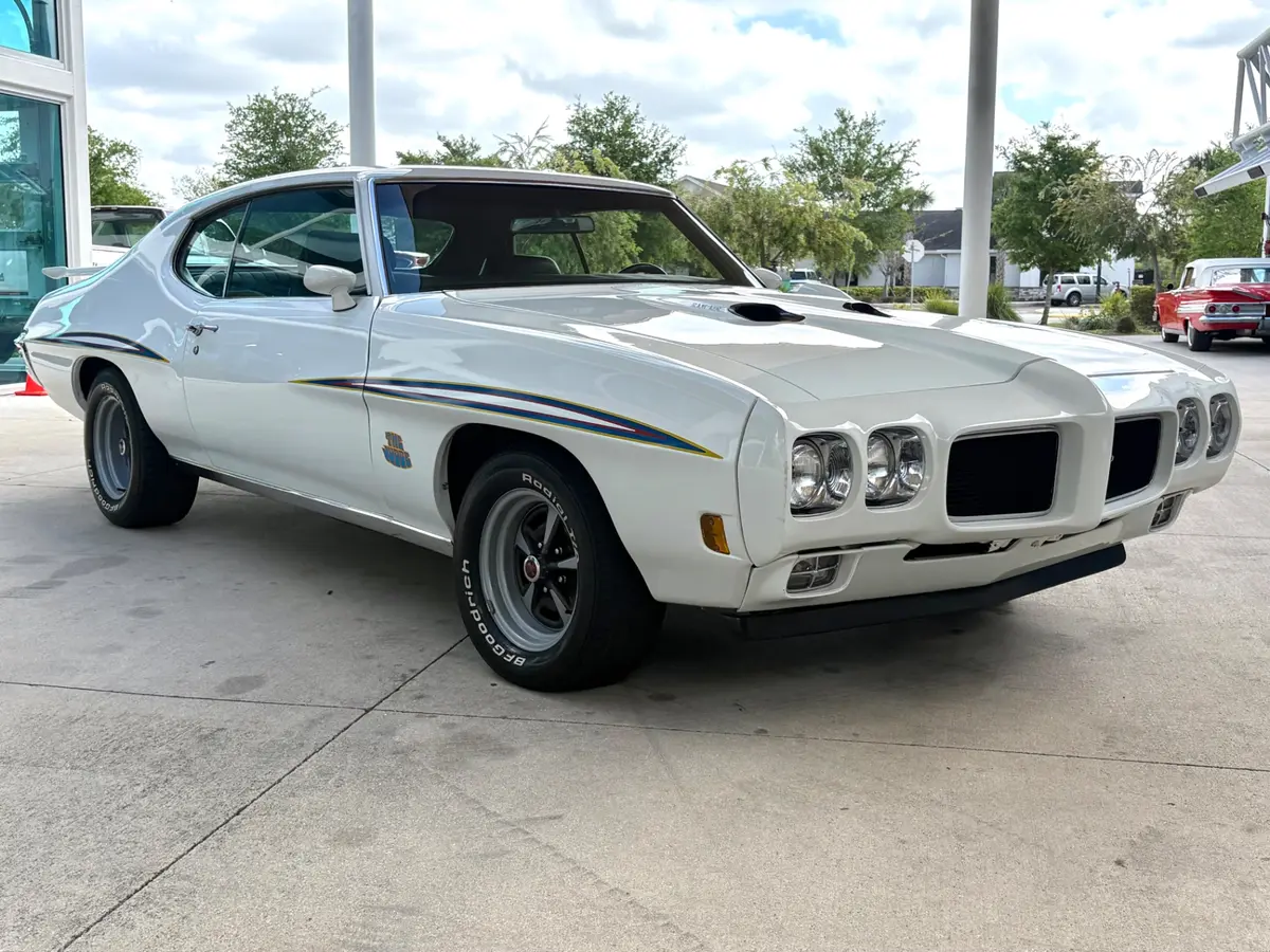 Vehicle photo 4
