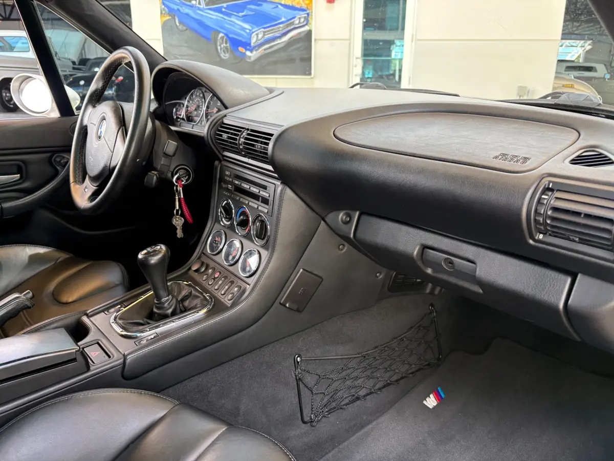 Vehicle photo 37