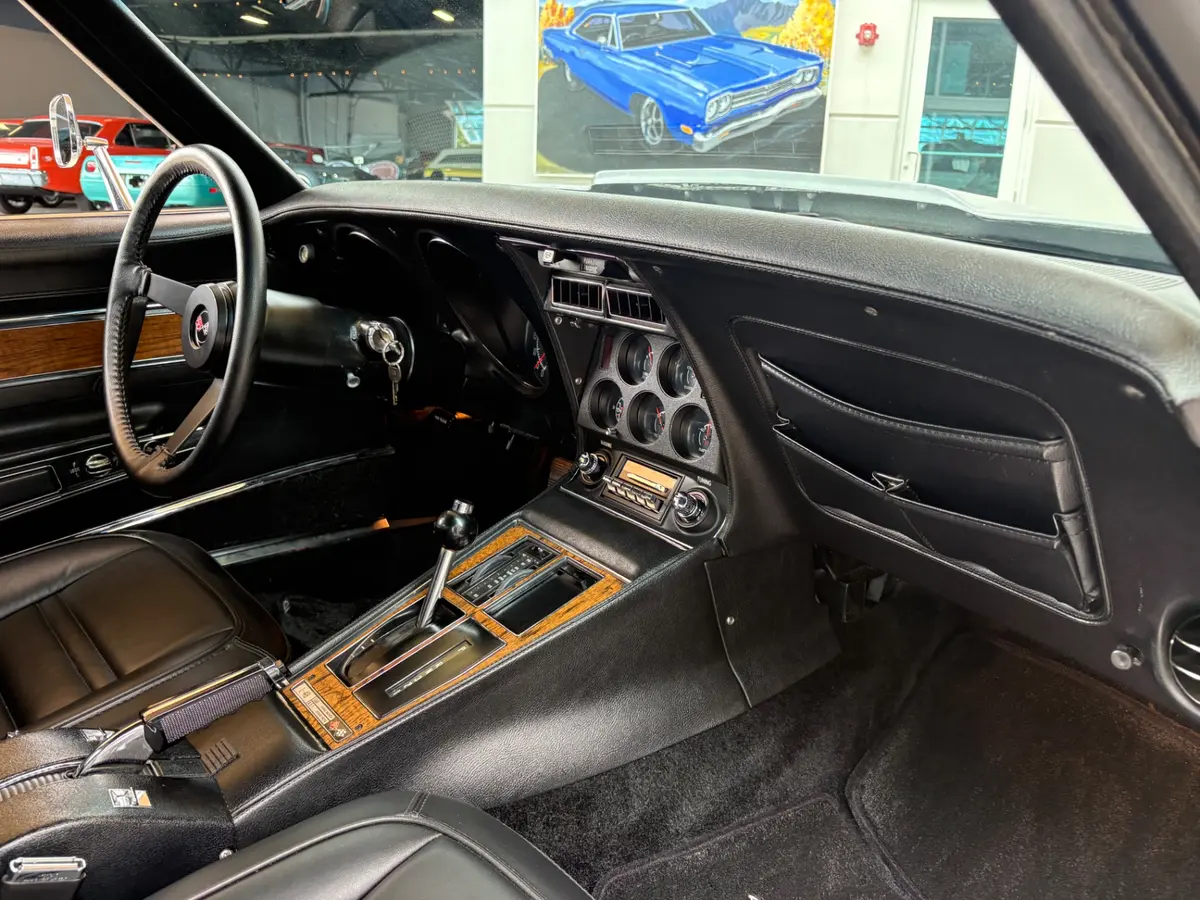 Vehicle photo 38
