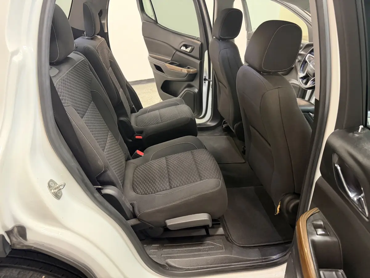 Vehicle photo 36