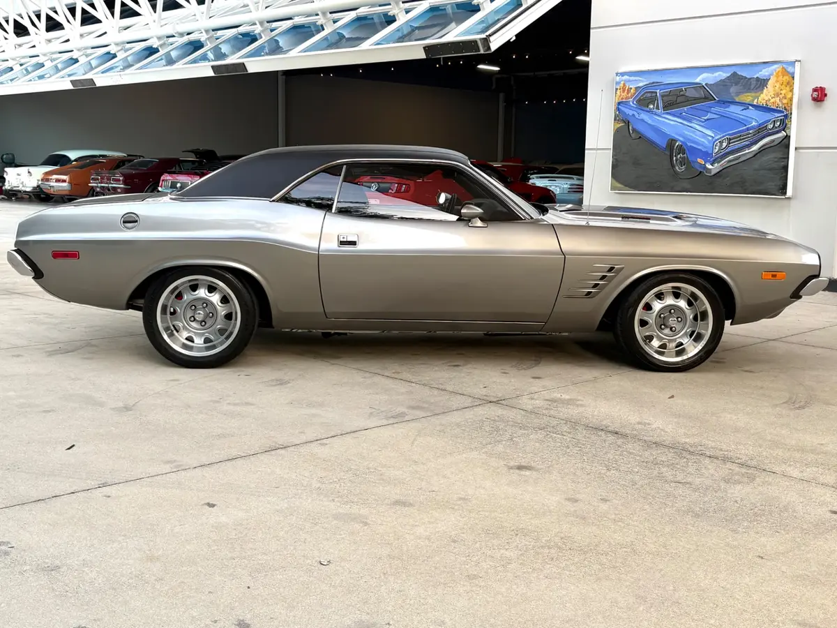 Vehicle photo 5