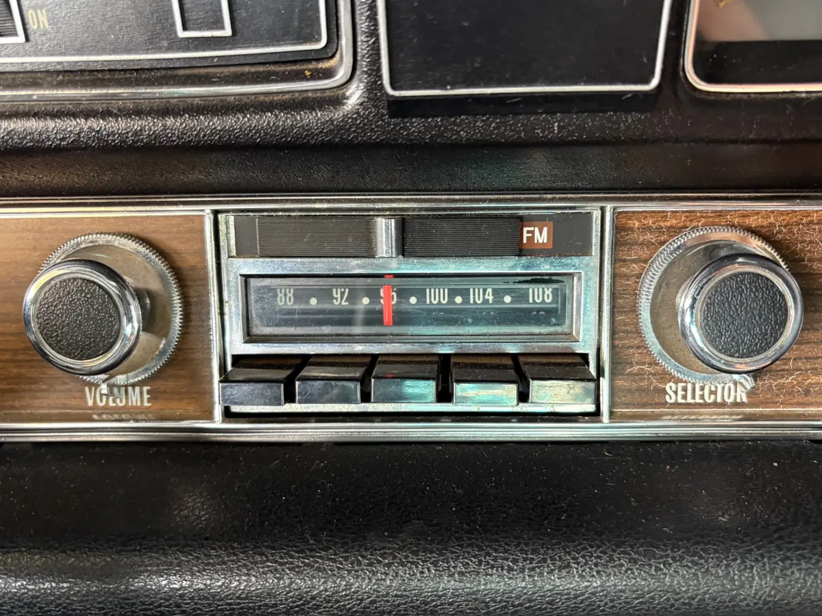 Vehicle photo 52