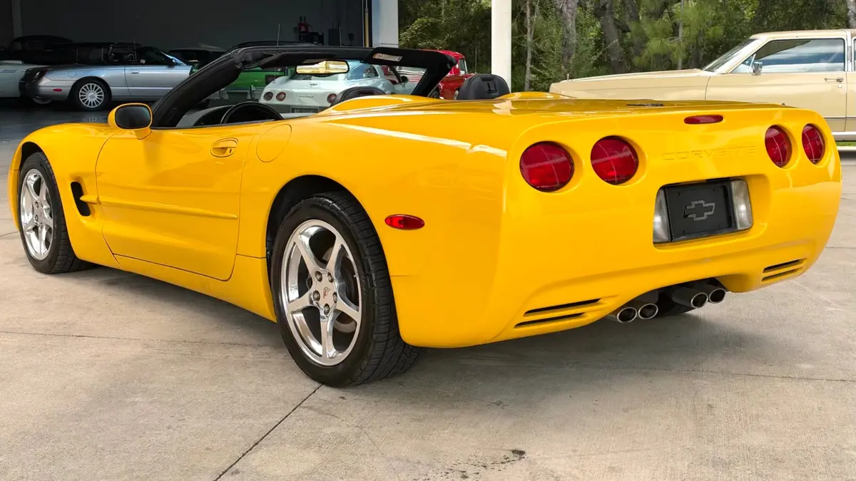 Vehicle photo 8