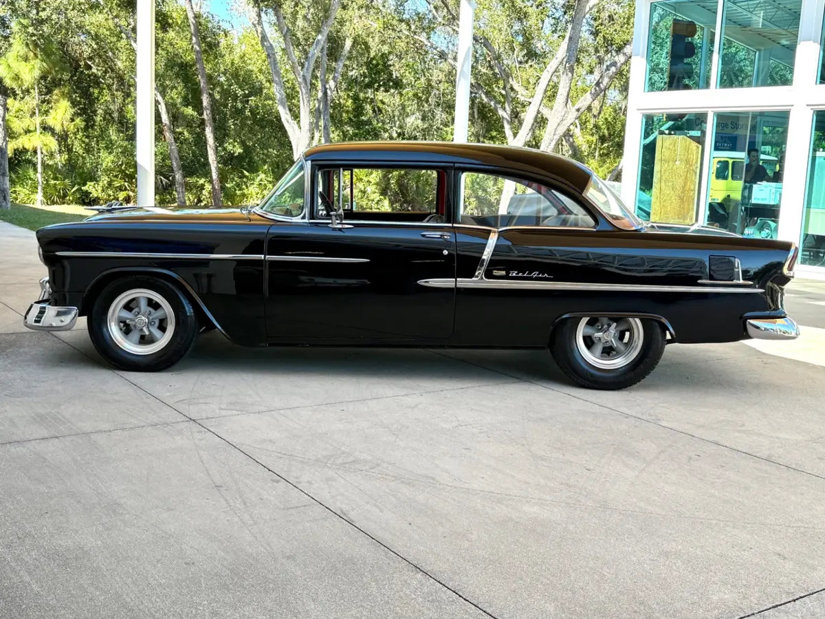 Vehicle photo 10