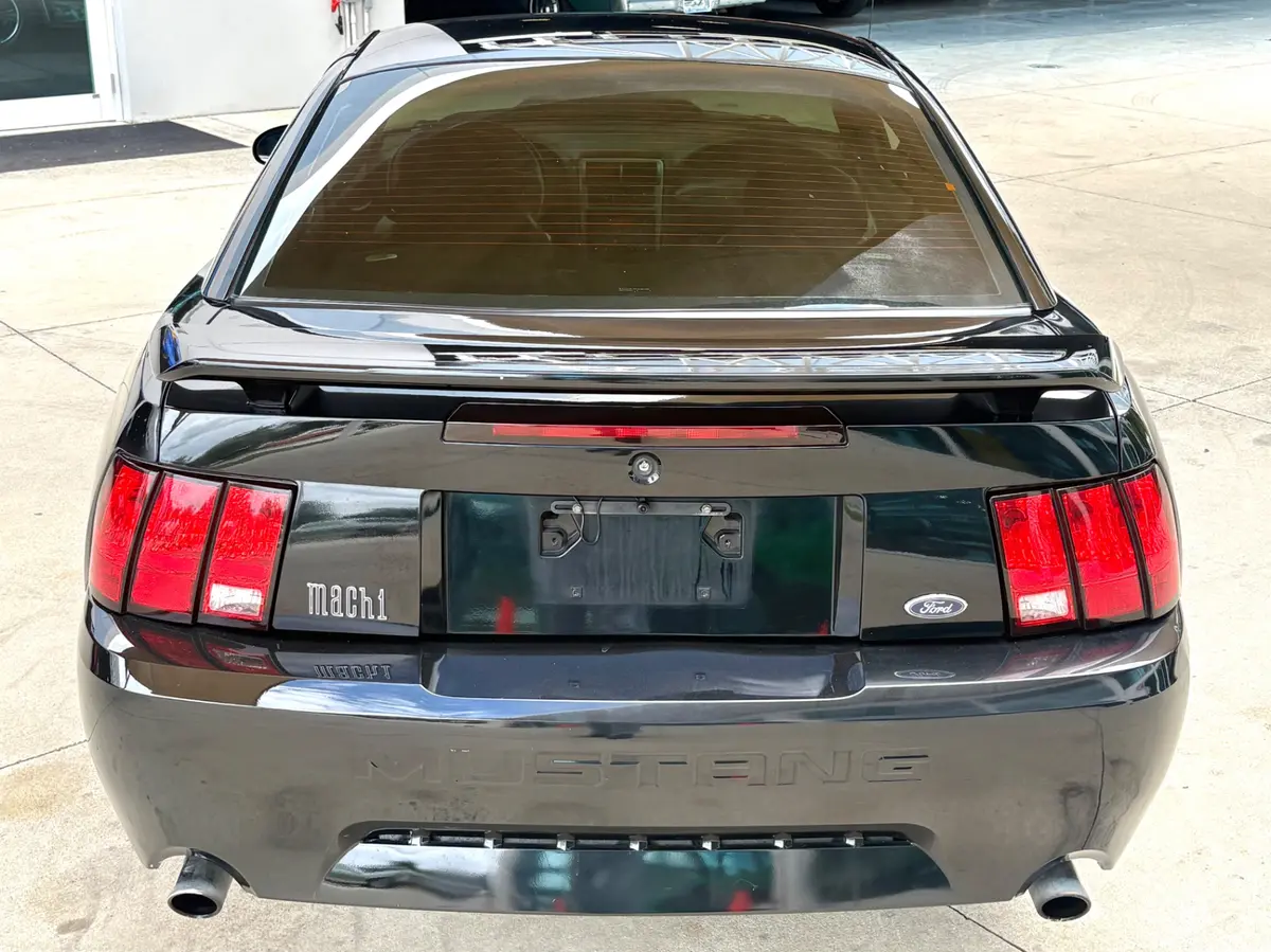 Vehicle photo 8