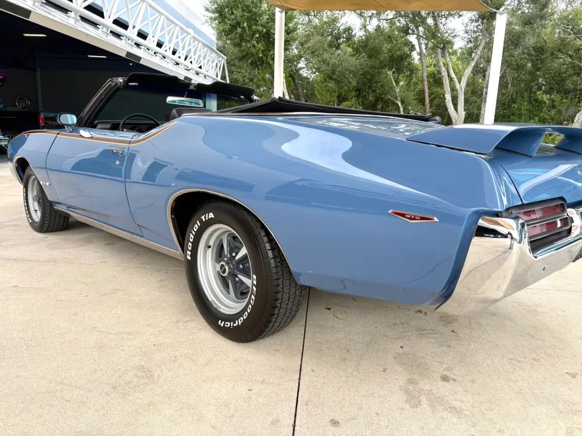 Vehicle photo 15