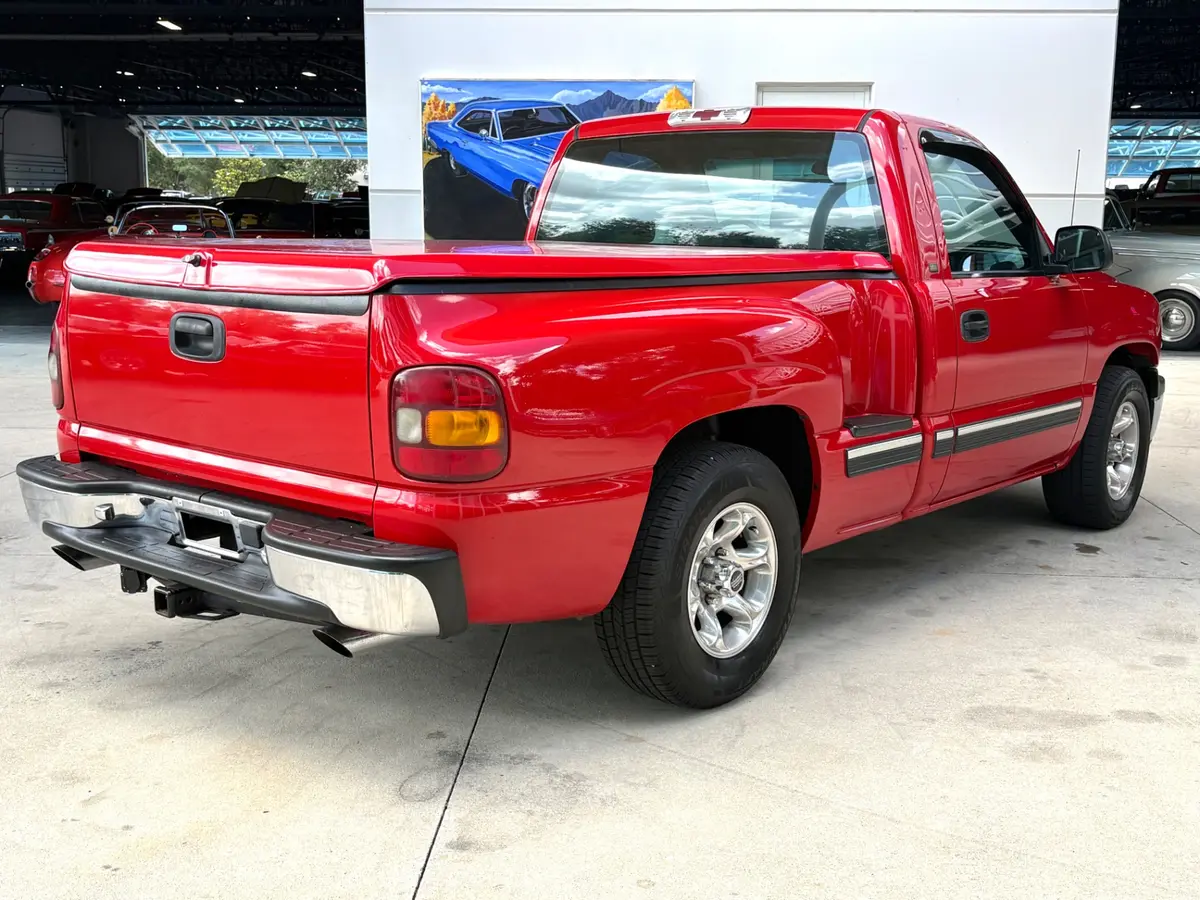 Vehicle photo 6