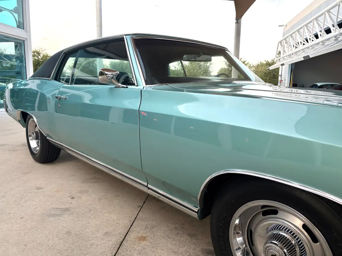 Vehicle photo 22
