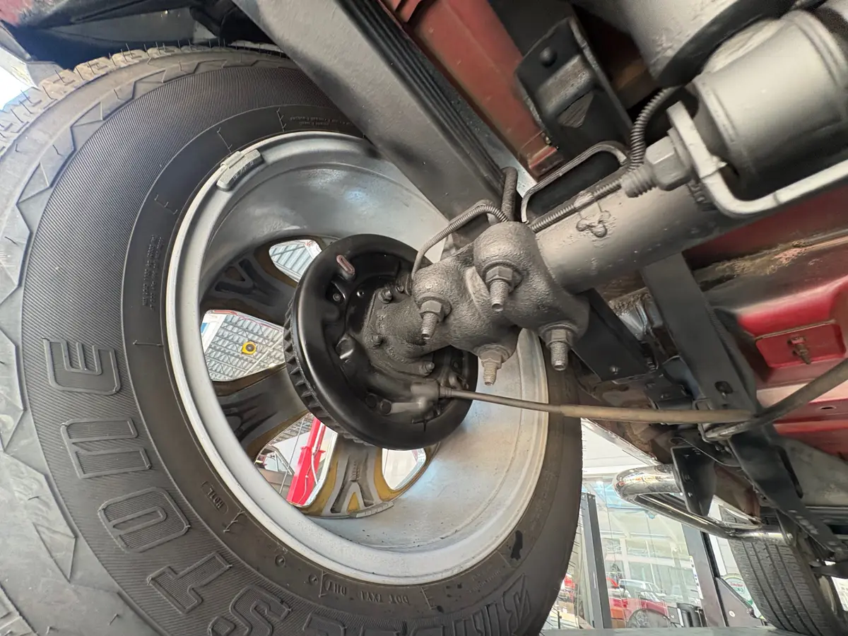 Vehicle photo 43