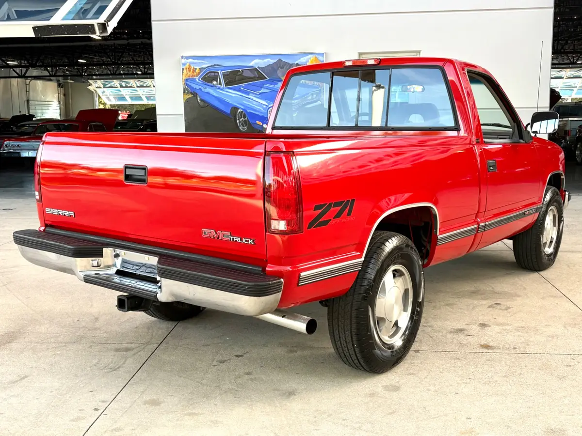 Vehicle photo 6