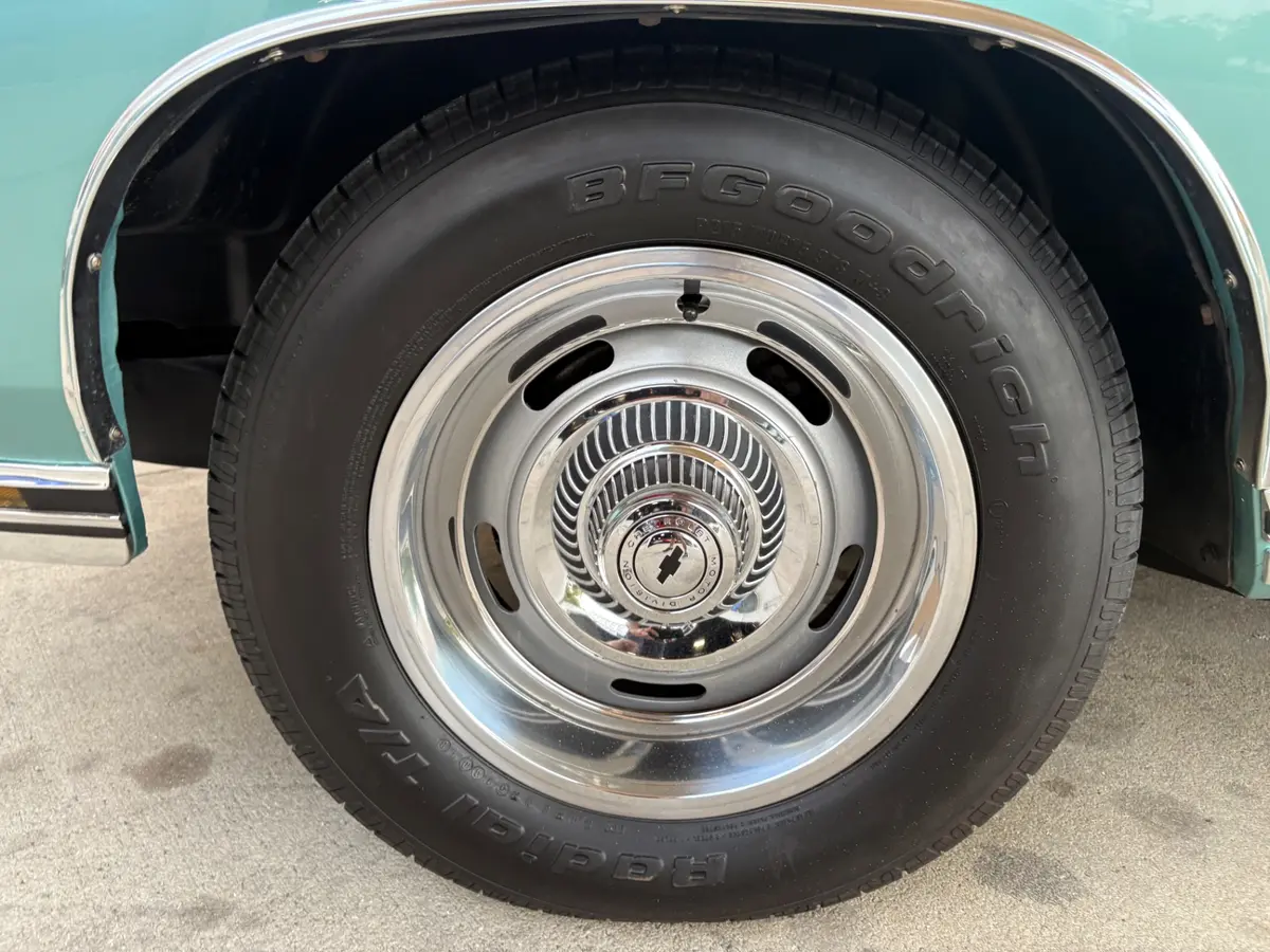 Vehicle photo 25