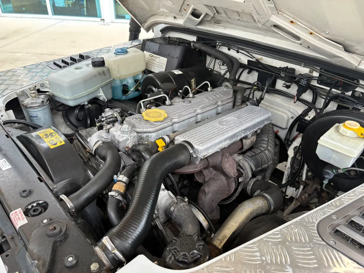 Vehicle photo 30