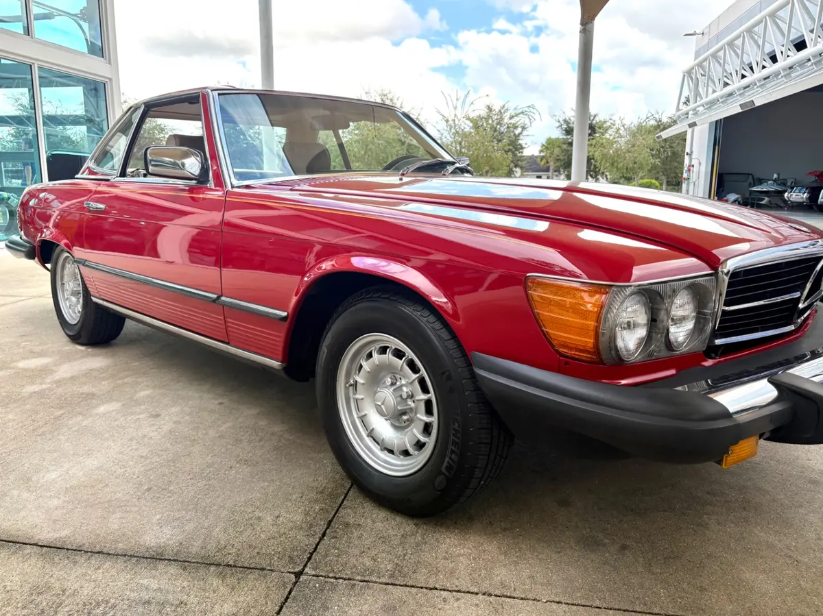 Vehicle photo 19