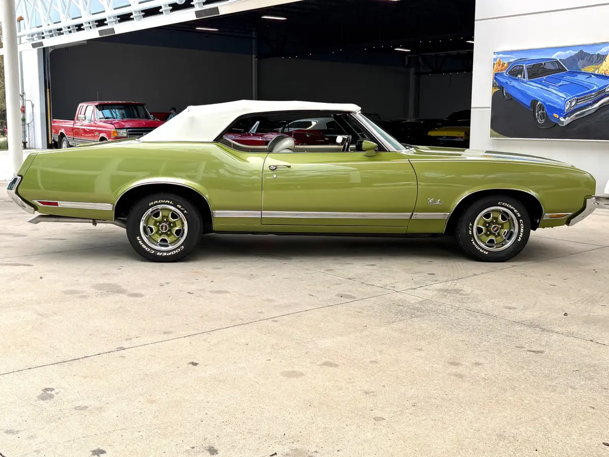 Vehicle photo 22