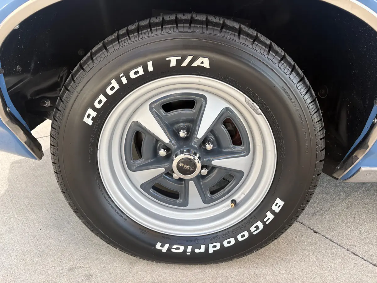 Vehicle photo 27