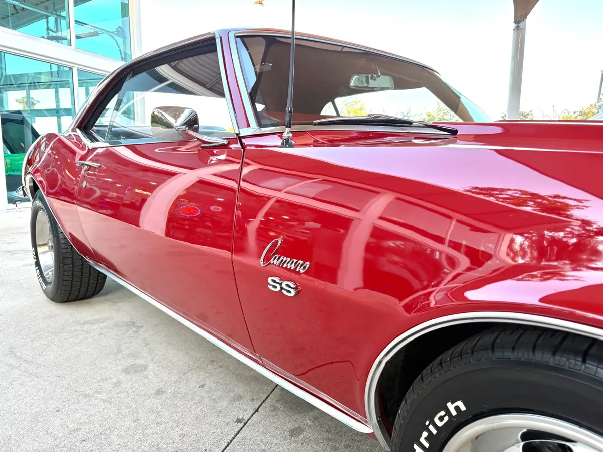 Vehicle photo 19