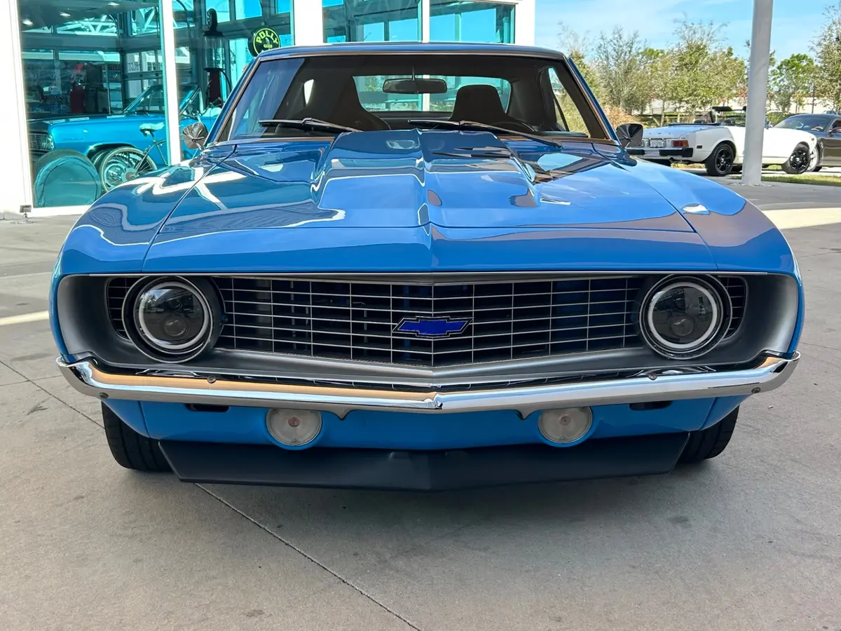 Vehicle photo 2