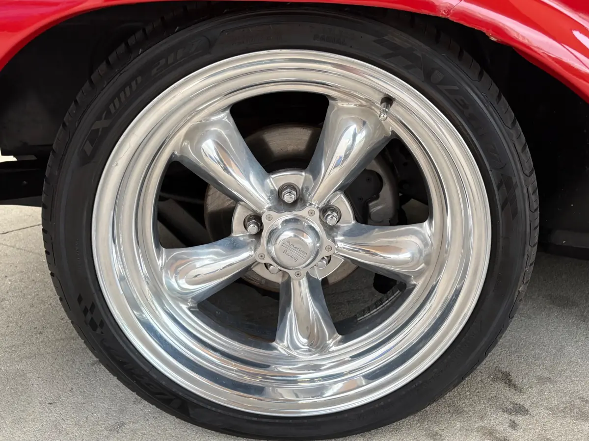 Vehicle photo 21